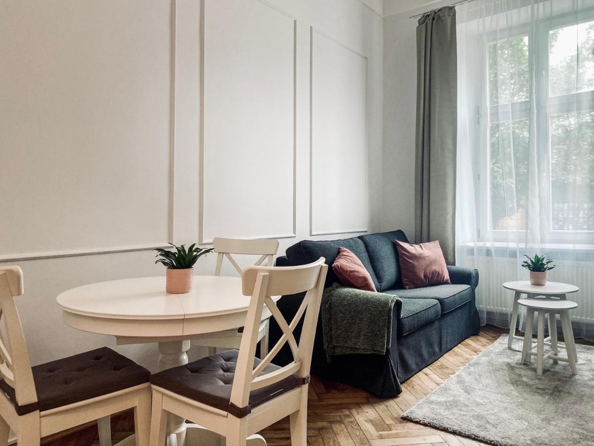 Beautiful Apartment With Two Rooms, Cracow Old Town Kraków Exteriör bild